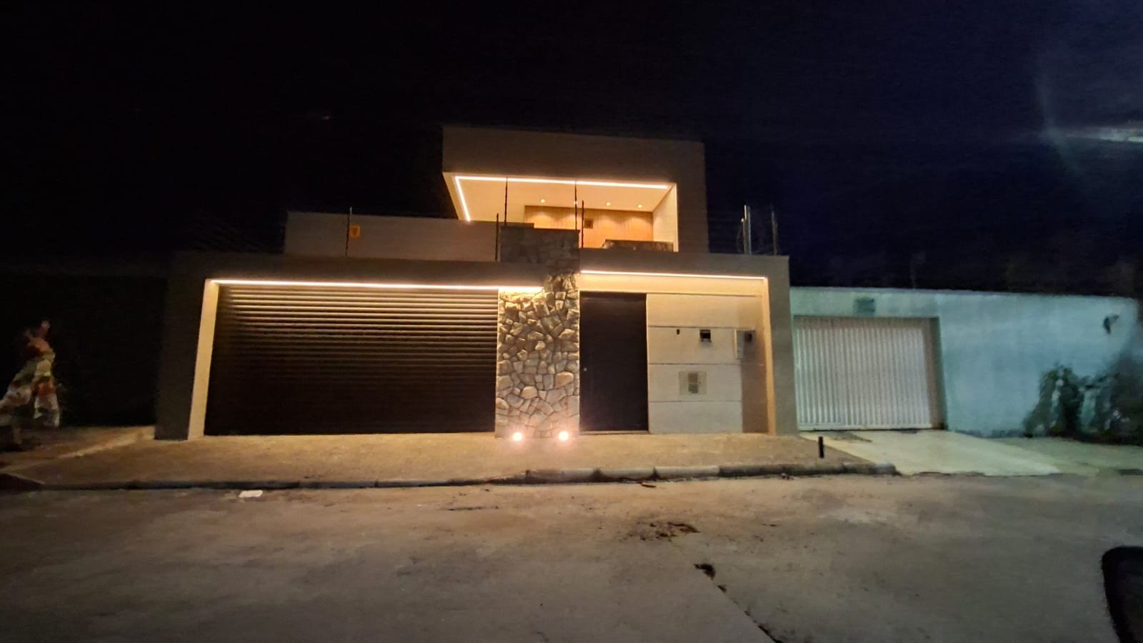 Quadro elétrico identificado com etiqueta de circuitos IJL Elétrica
